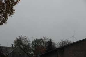 Windräder bei Schlechter Sicht und Schneetreiben von Kirchgattendorf